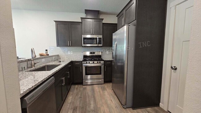 Building Photo - Beautiful Newer Construction 3bd 2.5ba Row House in Ridgefield With 2 Car Garage, Fenced Backyard...