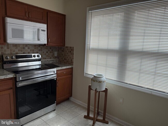 Building Photo - 9 Autumn Hill Way