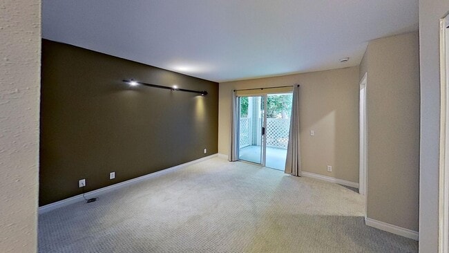 Building Photo - 2 bed/ 2 bath Condo in Goleta-Eucalyptus G...