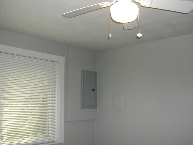 Building Photo - 249 Brookridge Ct