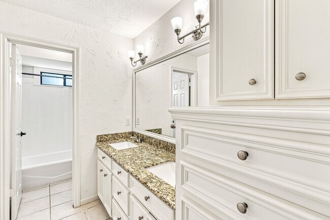 Building Photo - 15907 Spring Forest Dr