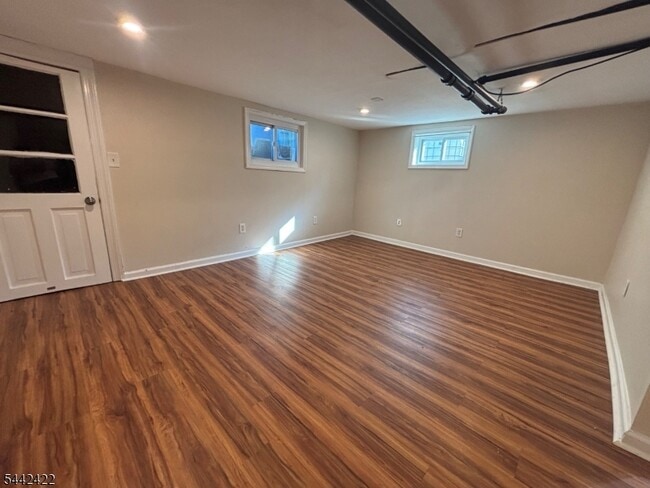 Building Photo - 9 Cottage Ln