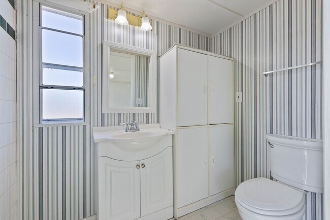 Building Photo - Large manufactured home