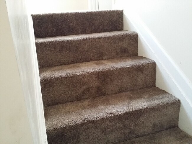 Building Photo - 564 Hope St SW