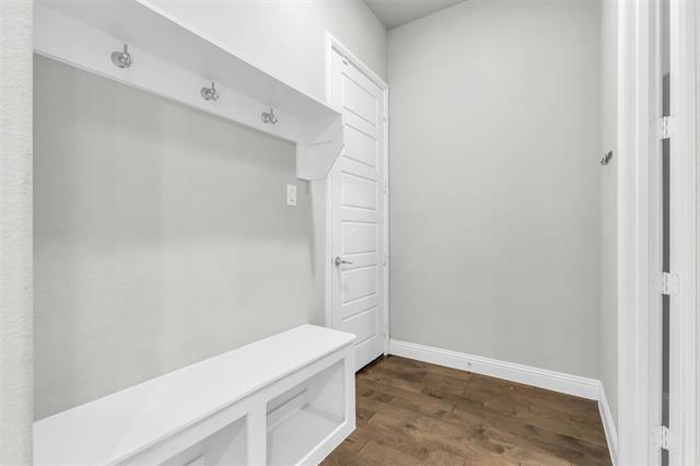 Building Photo - 6657 Barnes Dr