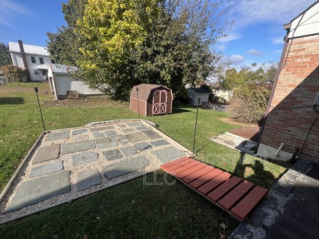 Building Photo - 143 Cedar St