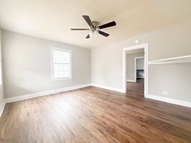 Building Photo - 1-Bedroom Single-Level Duplex with Yard in Sparta, TN