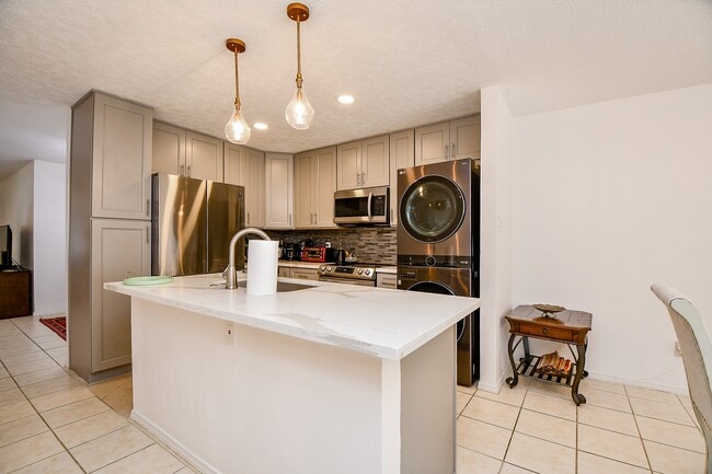 Building Photo - 12633 Memorial Dr