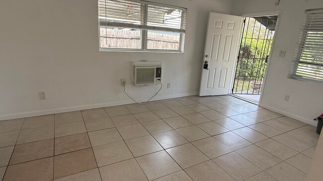 Building Photo - 212 NW 8th Ave