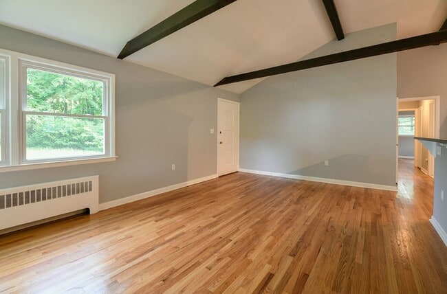 Building Photo - 95 Riverside Dr