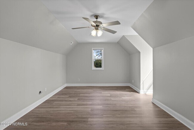 Building Photo - 412 Azalea Dr