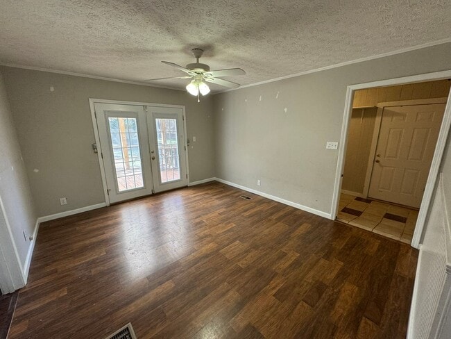 Building Photo - Arch Street Gem!