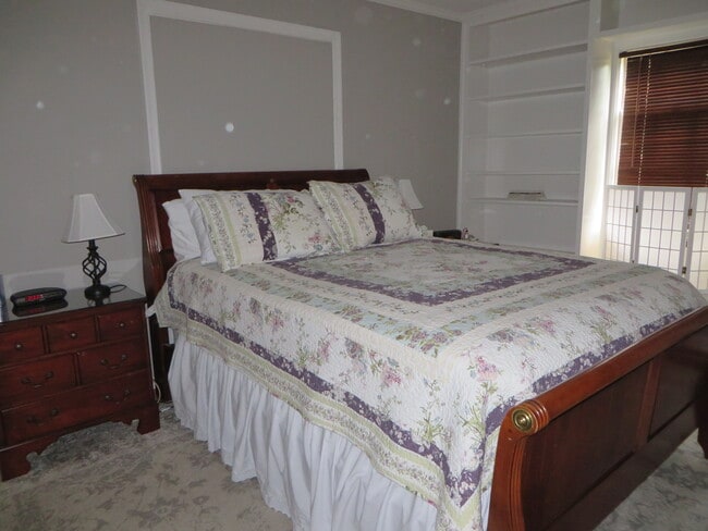 Building Photo - 22025 Evergreen Mills Rd