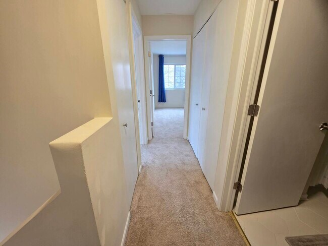 Building Photo - 482 Betsy Ross Ct