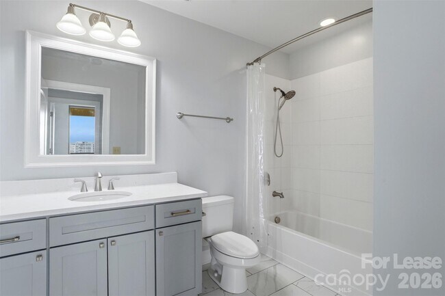 Building Photo - 701 Royal Ct