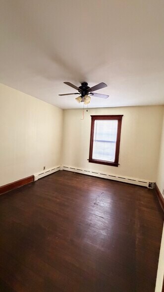 Building Photo - 27 Beechwood Ave