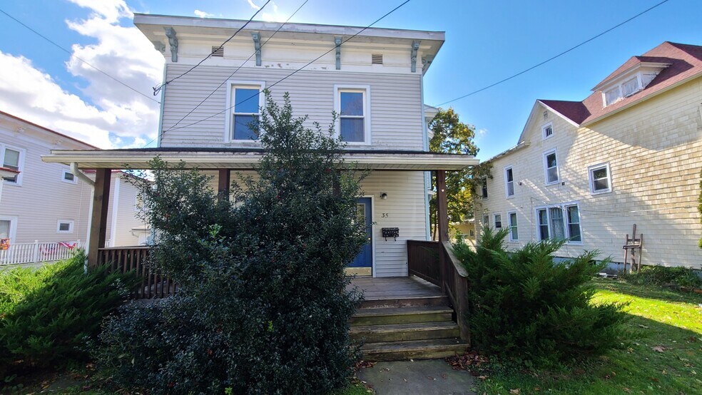 Primary Photo - 35 Grove St