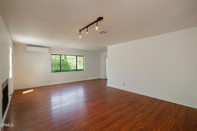 Building Photo - 832 Highland Dr