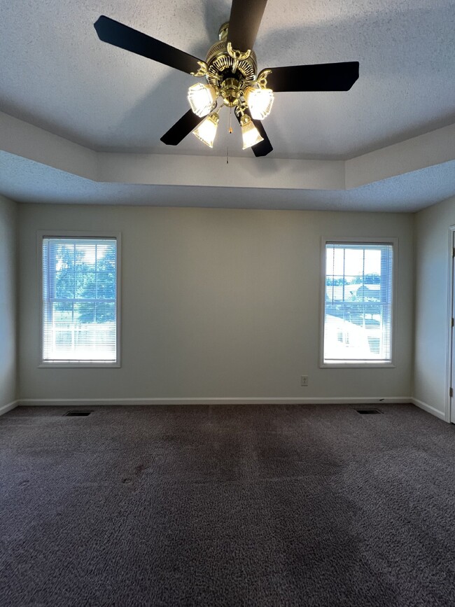 Building Photo - Charming 3 Bed, 2.5 Bath Home in Clarksvil...