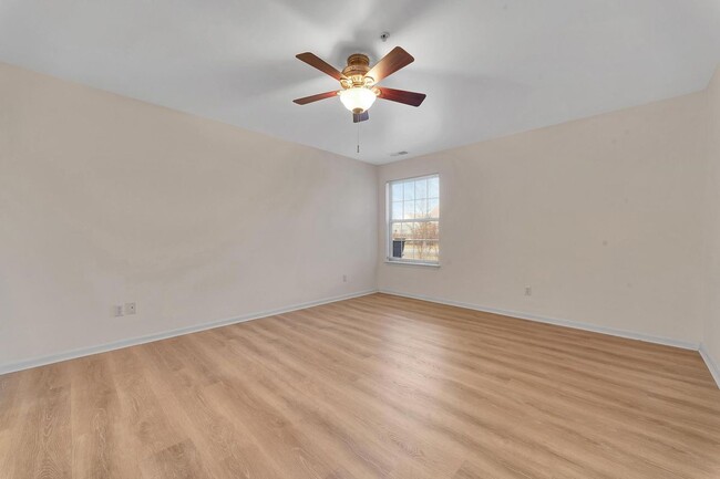 Building Photo - 352 Brookfield Dr