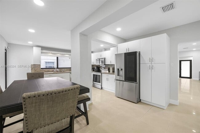 Building Photo - 2244 SW 10th St