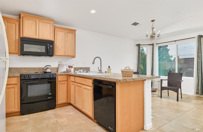 Building Photo - 504 Silver Ridge Dr