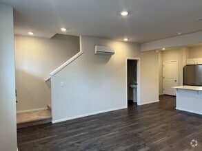 Building Photo - Goregous 2 Bedroom Townhome with 2 Car Gar...