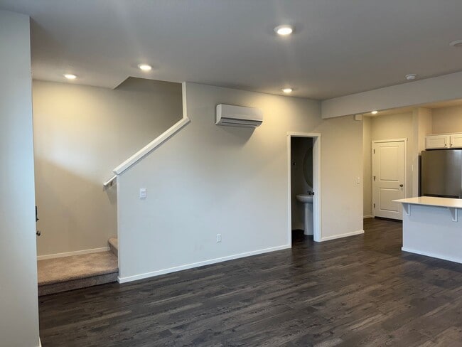 Primary Photo - Gorgeous 2 Bedroom Townhome with 2 Car Gar...