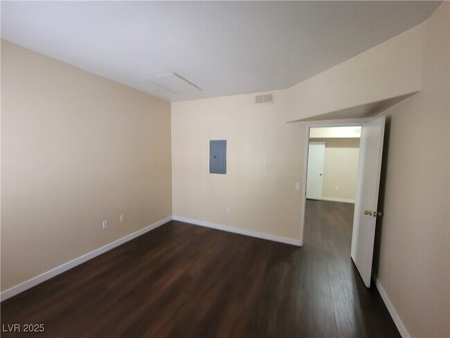 Building Photo - 2615 W Gary Ave