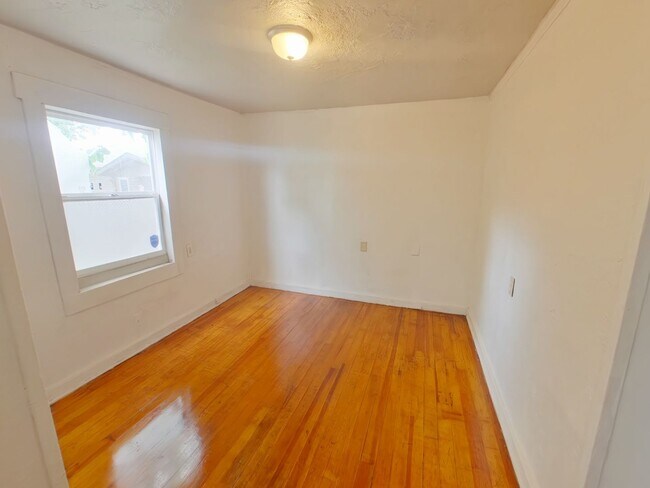 Building Photo - 3185 S Davidson St