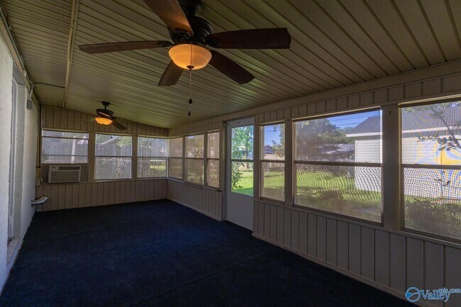 Building Photo - 1220 Kathy Ln SW