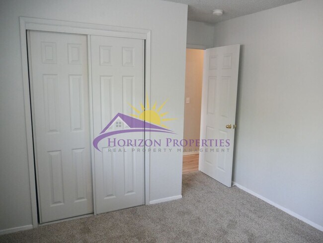 Building Photo - 2801-2803 Lerwick Rd