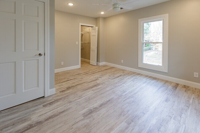 Building Photo - 805 E Olive St