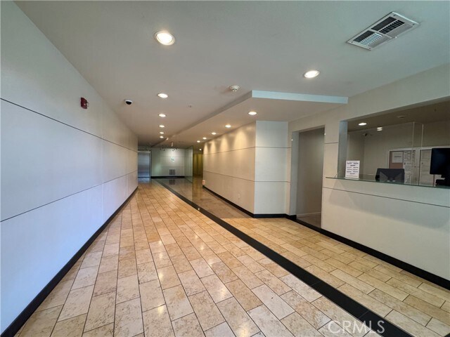 Building Photo - 160 S Hudson Ave