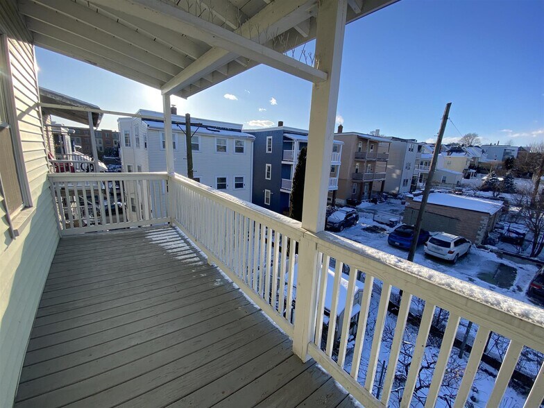 Building Photo - 44 Temple St