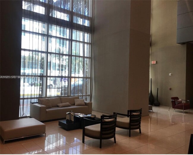 Building Photo - 300 S Biscayne Blvd