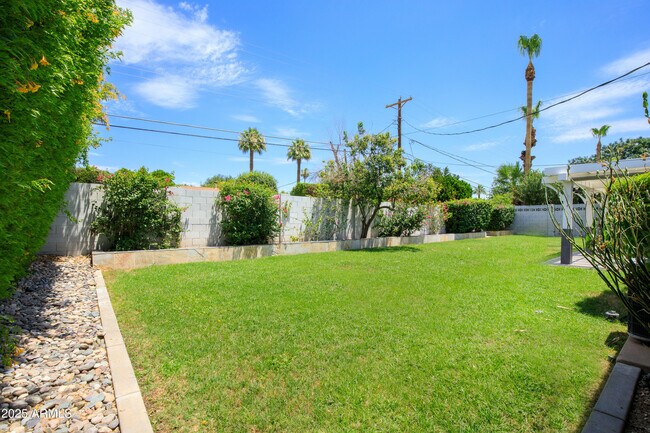 Building Photo - 4302 E Whitton Ave