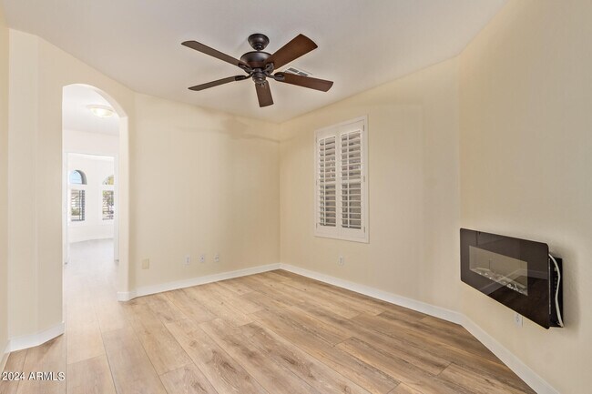 Building Photo - 3211 E Kristal Way