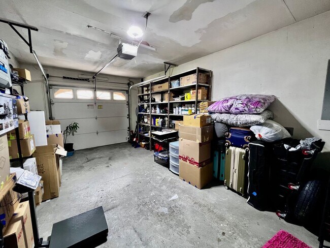 Building Photo - Spacious 3 bedroom home in Wesleyan Chase