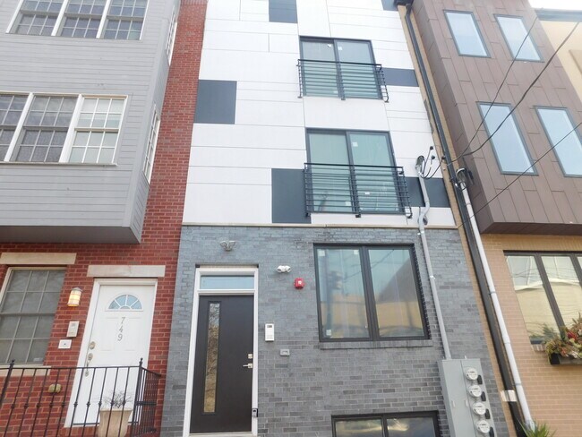 Primary Photo - 751 S 17th St