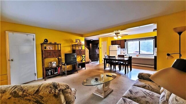 Building Photo - 52 Medallion Rd