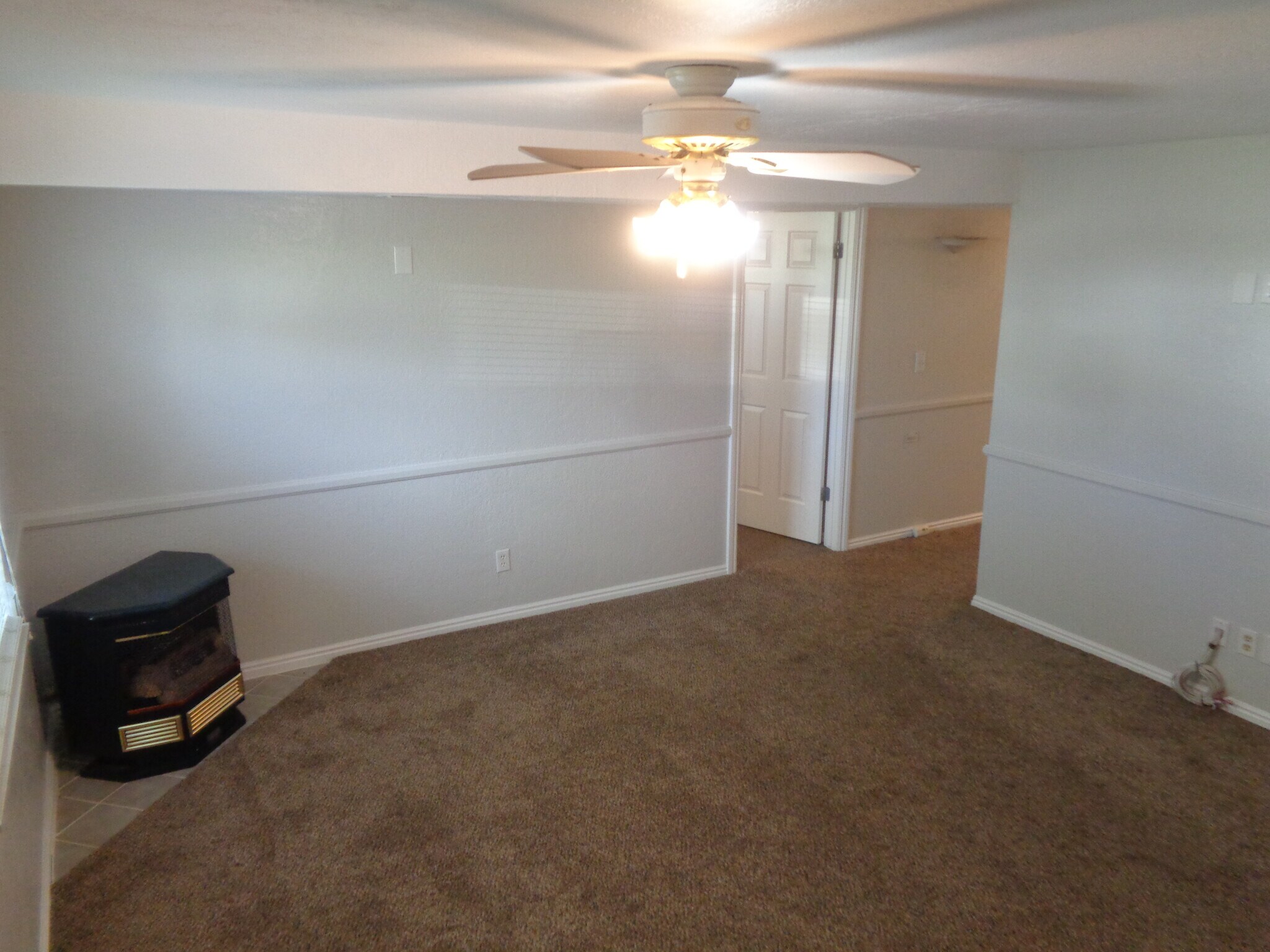 Building Photo - 8816 W Florence Dr