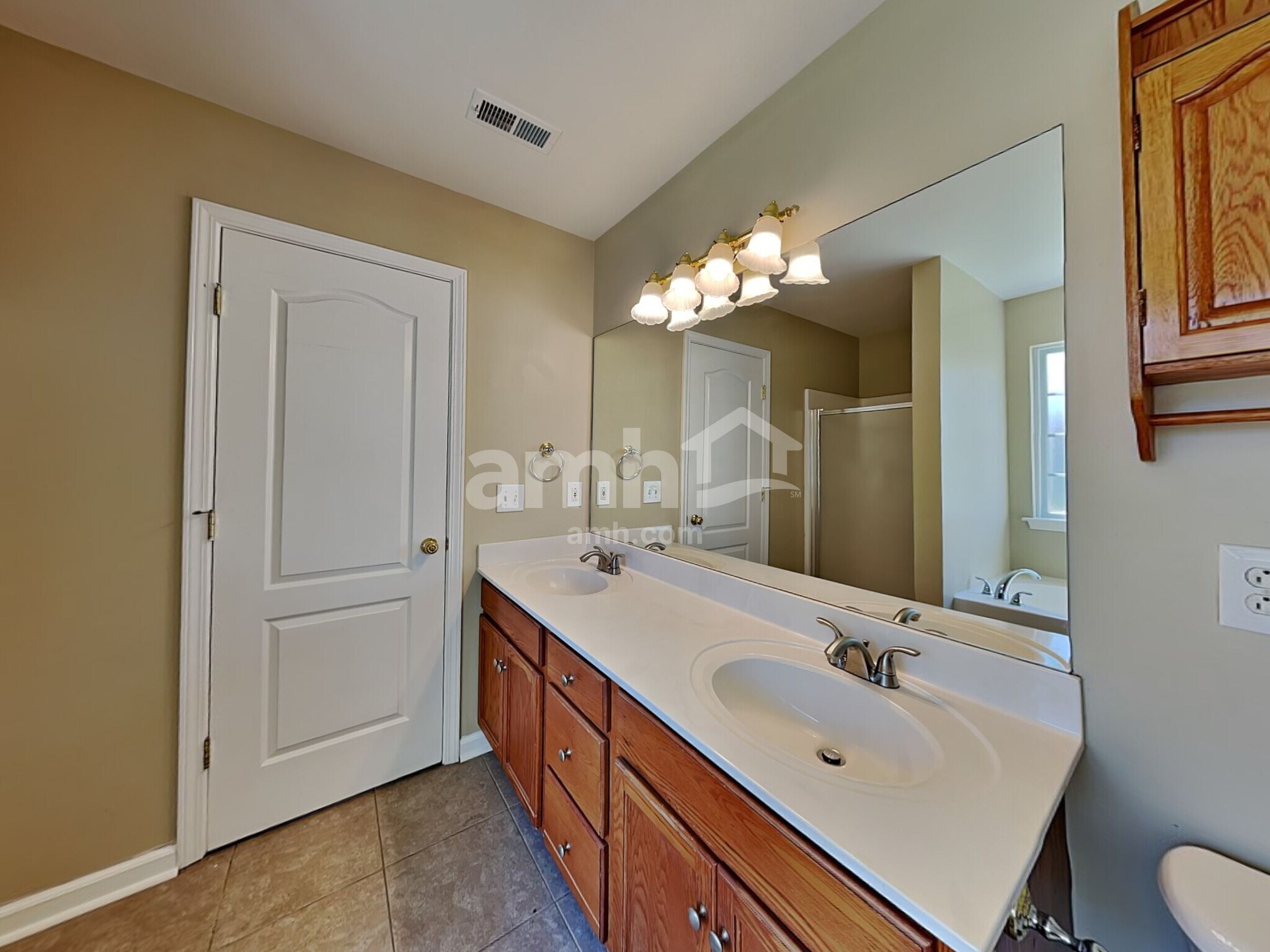 Building Photo - 1039 Saddle Wood Dr