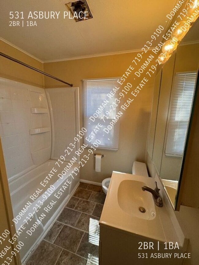 Building Photo - 531 Asbury Pl