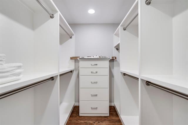 Building Photo - 9203 Livenshire Dr