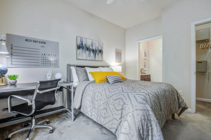 Building Photo - Room in Apartment on Campus Pointe Ct
