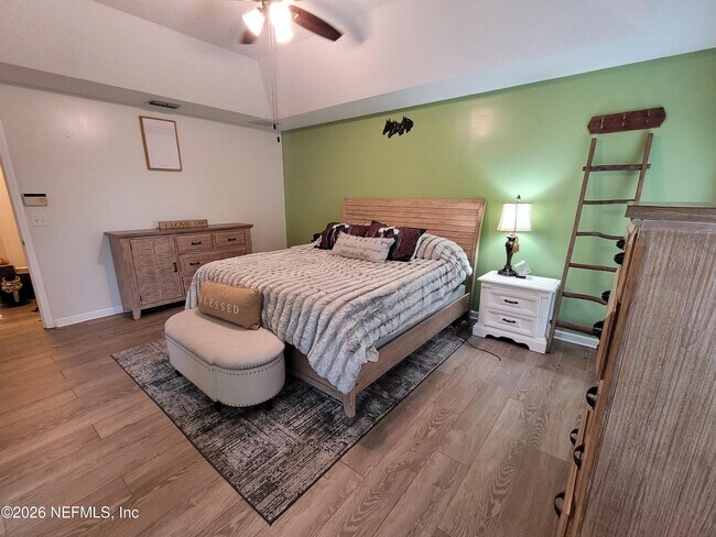 Building Photo - 906 County Rd 217