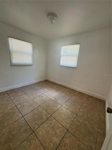 Building Photo - 930 Emerald Dr