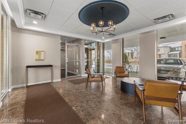 Building Photo - 600 W Brown St