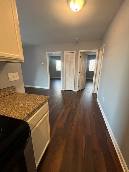 Building Photo - 517 W Market St